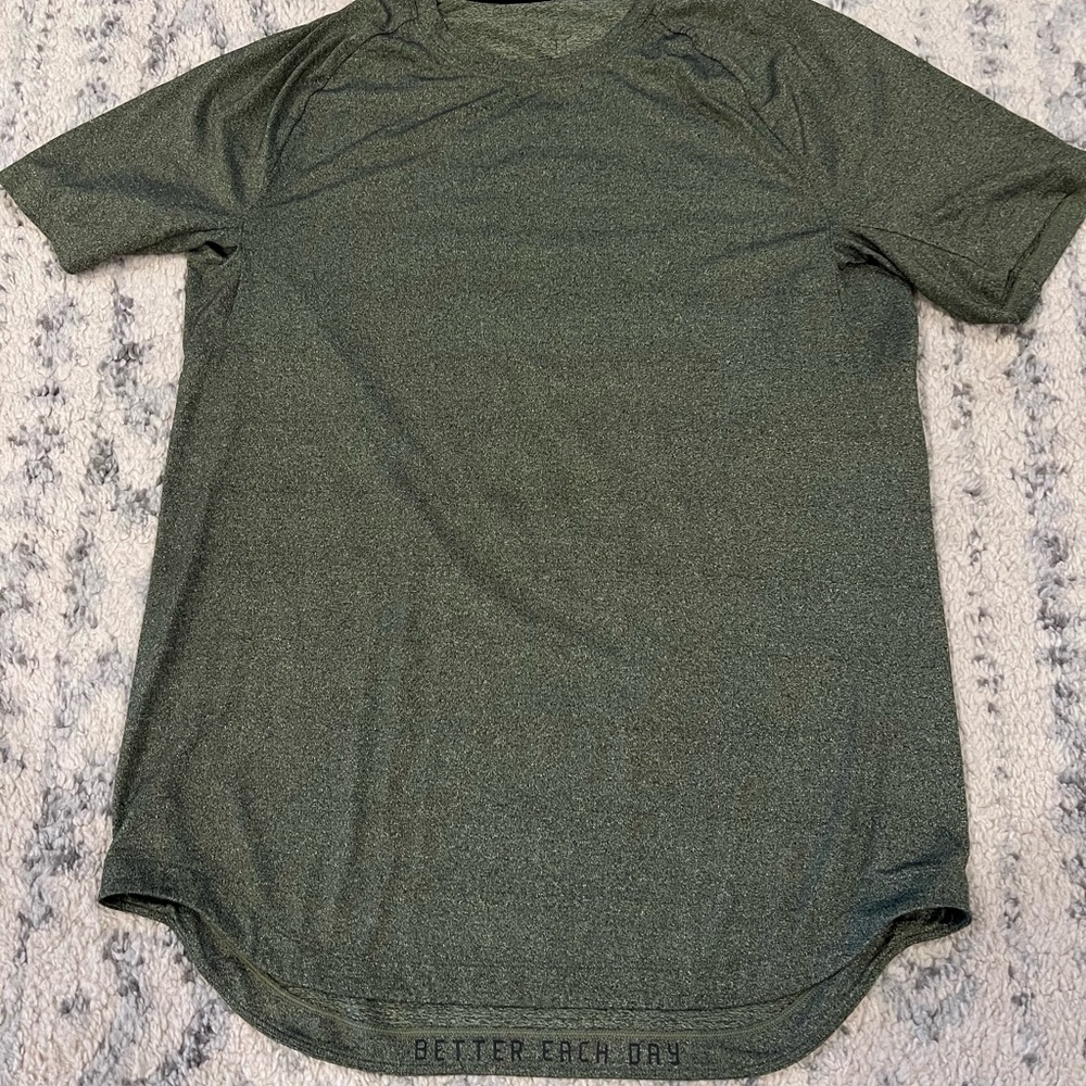 EUC - LuluLemon Large Drysense T shirt